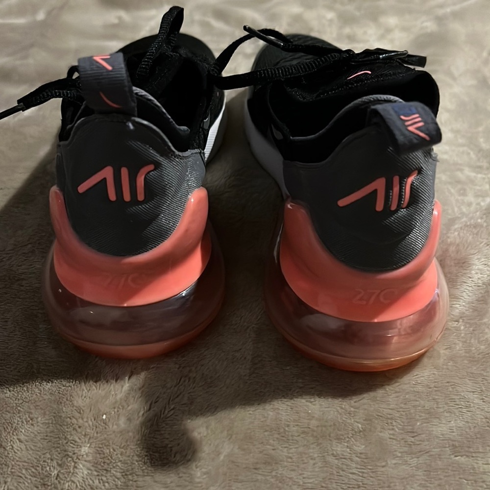 Women’s/kids Nike air max 270 size 7 Youth (9 in women’s)